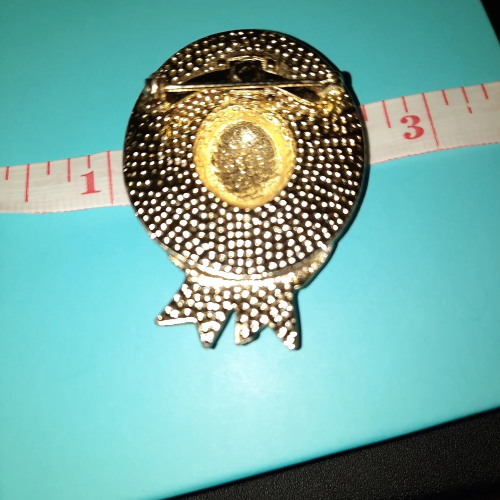 Chic pin bow/Goldtone sunhat brooch pin black floral detail collectible vintage